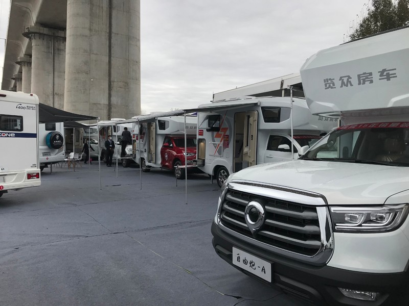 炮營集合，連看自由炮房車