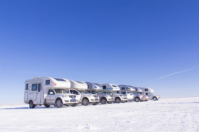 踏雪前行，房車也能雪地越野